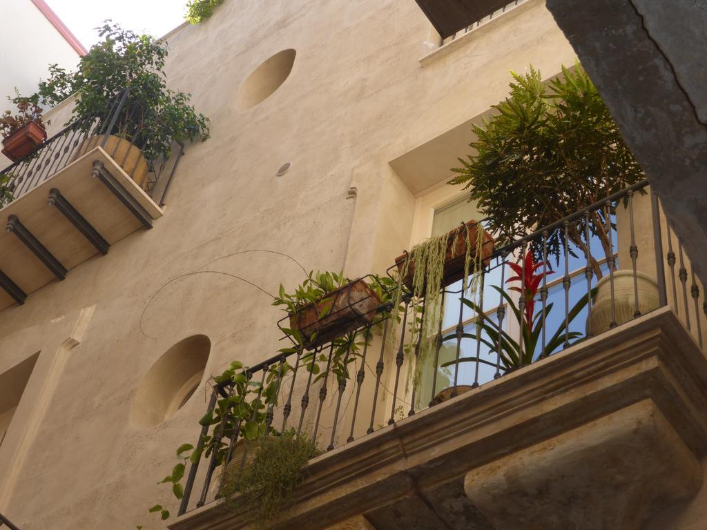 Appartamento In Palazzo Lampedusa ปาแลร์โม ภายนอก รูปภาพ