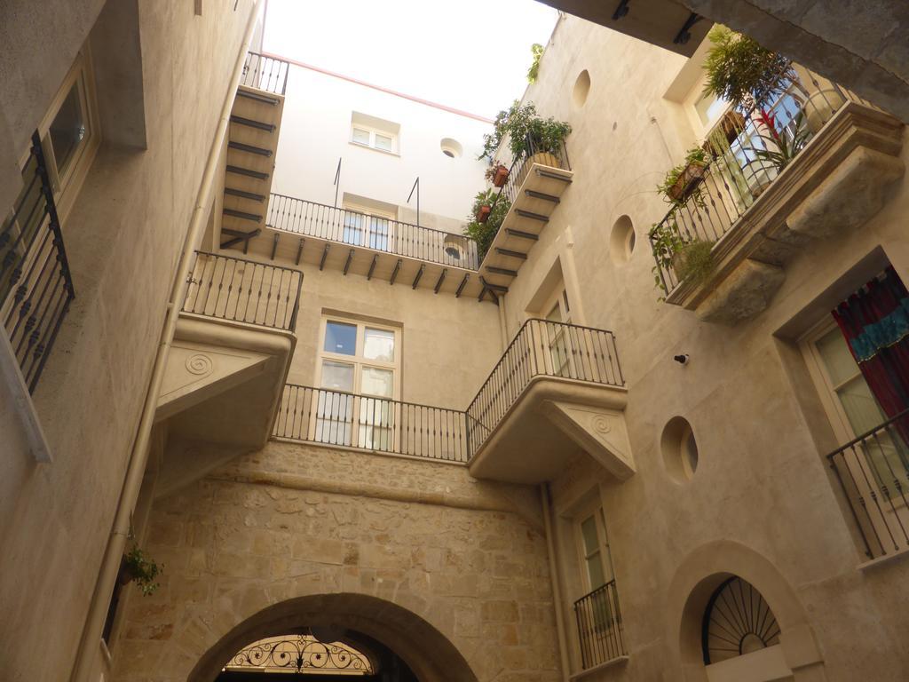 Appartamento In Palazzo Lampedusa ปาแลร์โม ภายนอก รูปภาพ