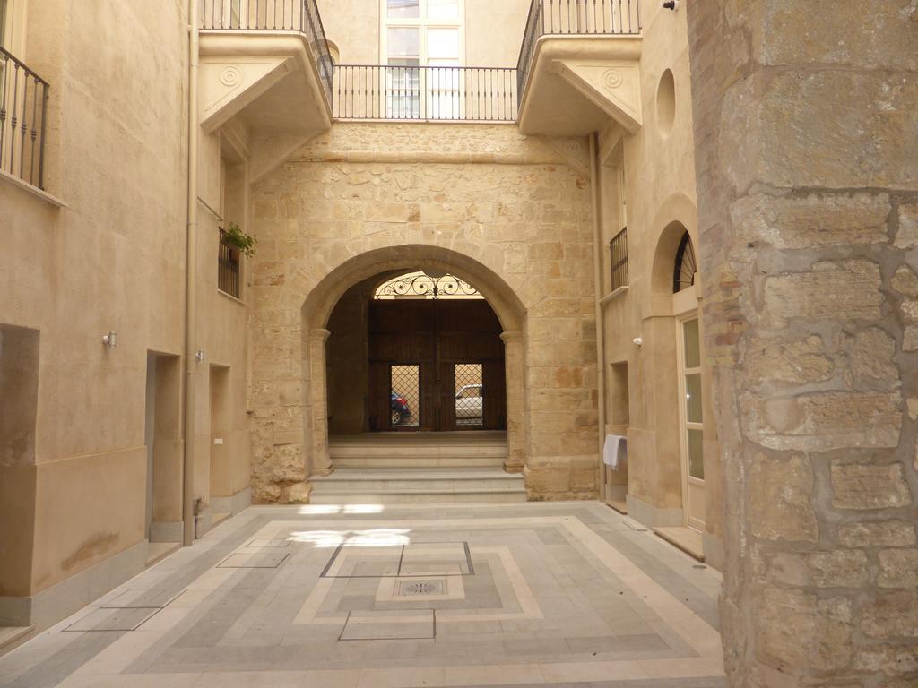 Appartamento In Palazzo Lampedusa ปาแลร์โม ภายนอก รูปภาพ