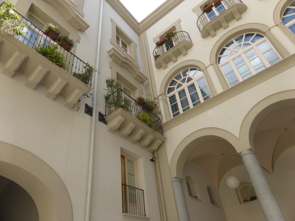 Appartamento In Palazzo Lampedusa ปาแลร์โม ภายนอก รูปภาพ