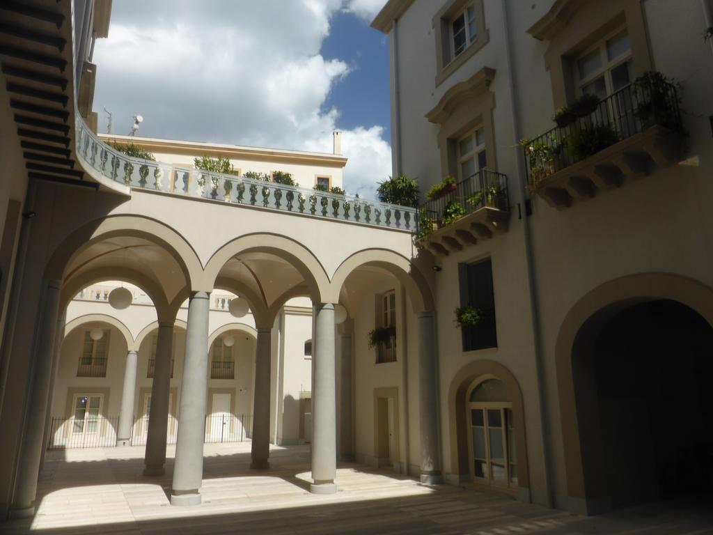 Appartamento In Palazzo Lampedusa ปาแลร์โม ภายนอก รูปภาพ